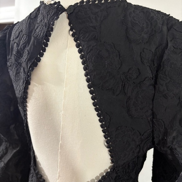 NWT Saints And Secrets Black Long Sleeve Dress V-Neck Open Back Sz L Ruffle Hem - Picture 6 of 16